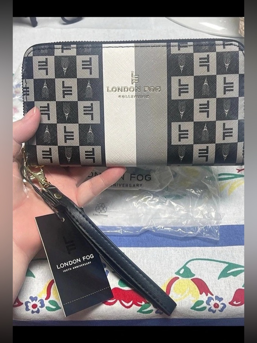 London Fog Zip Around Wallet Geometric in Black & White NWT